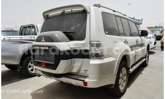 Acheter Import Voiture Mitsubishi Pajero Blanc à Import - Dubai, Diana Acheter Import Voiture Mitsubishi Pajero Blanc à Import - Dubai, Diana