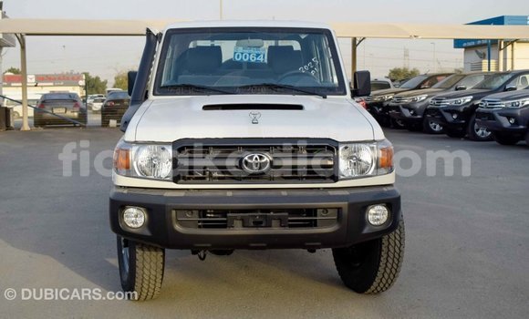 Acheter Import Voiture Toyota Land Cruiser Blanc à Import - Dubai, Diana Acheter Import Voiture Toyota Land Cruiser Blanc à Import - Dubai, Diana