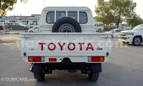 Acheter Import Voiture Toyota Land Cruiser Blanc à Import - Dubai, Diana Acheter Import Voiture Toyota Land Cruiser Blanc à Import - Dubai, Diana