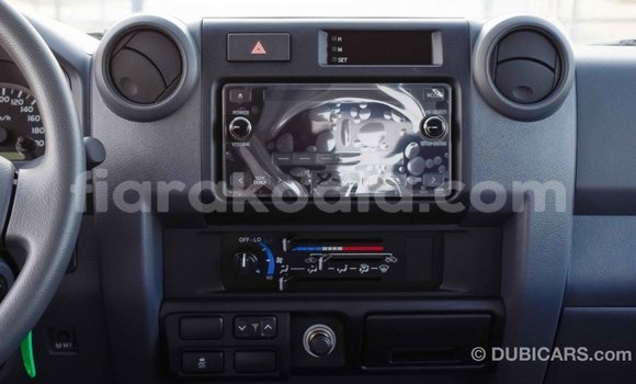 Acheter Import Voiture Toyota Land Cruiser Blanc à Import - Dubai, Diana Acheter Import Voiture Toyota Land Cruiser Blanc à Import - Dubai, Diana