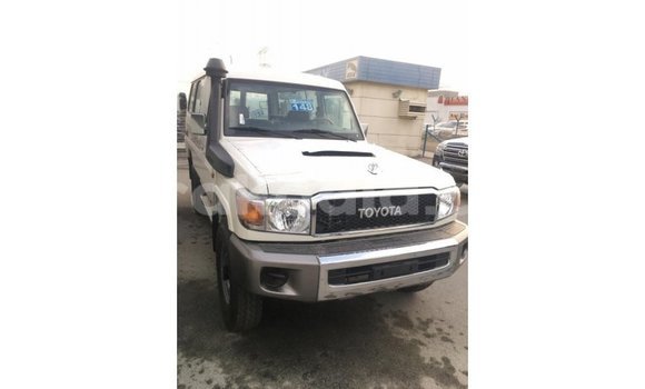 Hividy Toyota Land Cruiser fotsy Car in Import - Dubai in Diana Hividy Toyota Land Cruiser fotsy Car in Import - Dubai in Diana