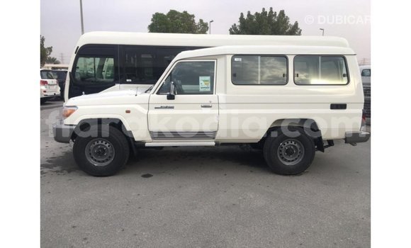 Hividy Toyota Land Cruiser fotsy Car in Import - Dubai in Diana Hividy Toyota Land Cruiser fotsy Car in Import - Dubai in Diana