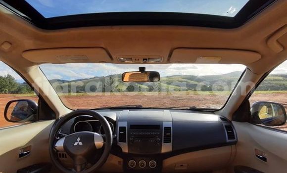 Hividy Mitsubishi Outlander Black Car in Antananarivo in Analamanga Hividy Mitsubishi Outlander Black Car in Antananarivo in Analamanga