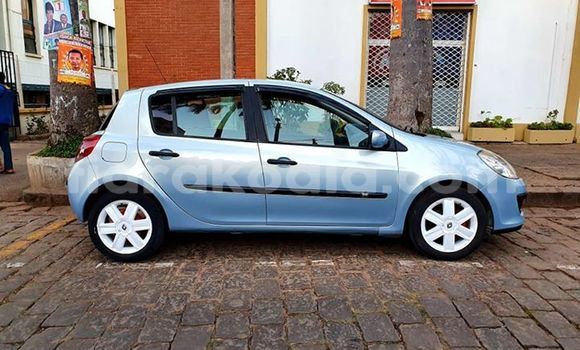 Hividy Renault Clio Blue Car in Antananarivo in Analamanga Hividy Renault Clio Blue Car in Antananarivo in Analamanga
