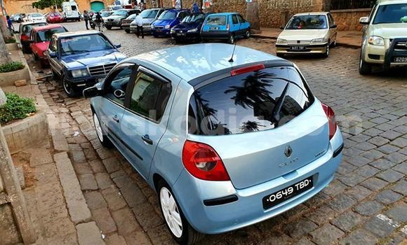 Hividy Renault Clio Blue Car in Antananarivo in Analamanga Hividy Renault Clio Blue Car in Antananarivo in Analamanga