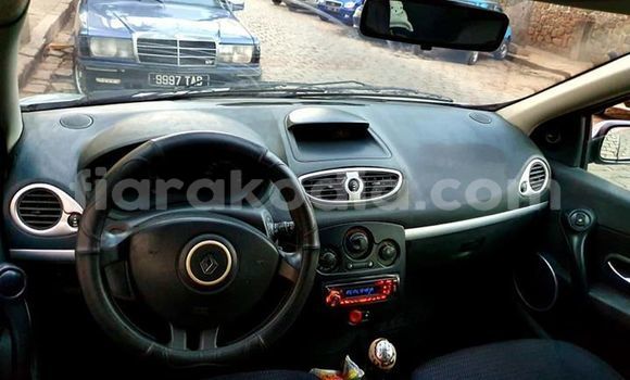 Hividy Renault Clio Blue Car in Antananarivo in Analamanga Hividy Renault Clio Blue Car in Antananarivo in Analamanga