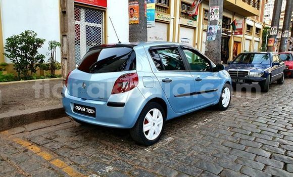 Hividy Renault Clio Blue Car in Antananarivo in Analamanga Hividy Renault Clio Blue Car in Antananarivo in Analamanga