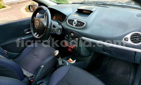 Hividy Renault Clio Blue Car in Antananarivo in Analamanga Hividy Renault Clio Blue Car in Antananarivo in Analamanga