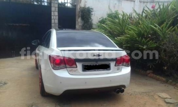 Acheter Occasion Voiture Chevrolet Cruze Blanc à Antananarivo, Analamanga Acheter Occasion Voiture Chevrolet Cruze Blanc à Antananarivo, Analamanga