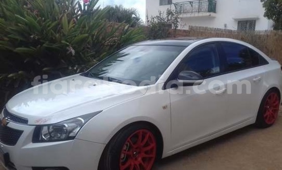 Acheter Occasion Voiture Chevrolet Cruze Blanc à Antananarivo, Analamanga Acheter Occasion Voiture Chevrolet Cruze Blanc à Antananarivo, Analamanga