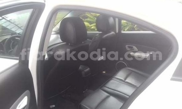 Acheter Occasion Voiture Chevrolet Cruze Blanc à Antananarivo, Analamanga Acheter Occasion Voiture Chevrolet Cruze Blanc à Antananarivo, Analamanga