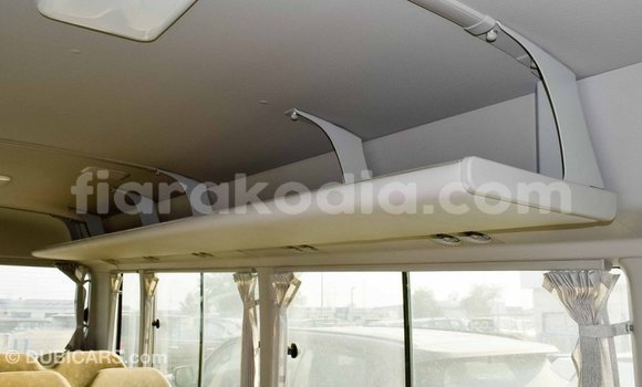 Hividy Toyota Coaster fotsy Car in Import - Dubai in Diana Hividy Toyota Coaster fotsy Car in Import - Dubai in Diana