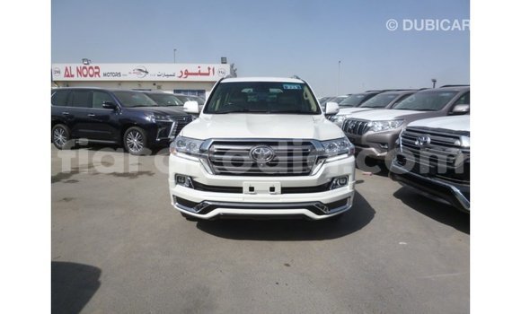 Acheter Import Voiture Toyota Land Cruiser Blanc à Import - Dubai, Diana Acheter Import Voiture Toyota Land Cruiser Blanc à Import - Dubai, Diana