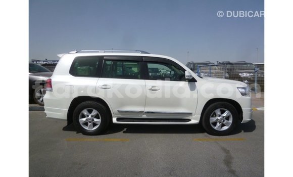 Acheter Import Voiture Toyota Land Cruiser Blanc à Import - Dubai, Diana Acheter Import Voiture Toyota Land Cruiser Blanc à Import - Dubai, Diana
