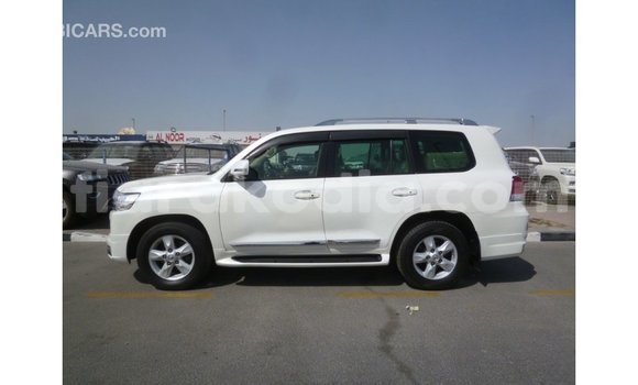 Acheter Import Voiture Toyota Land Cruiser Blanc à Import - Dubai, Diana Acheter Import Voiture Toyota Land Cruiser Blanc à Import - Dubai, Diana