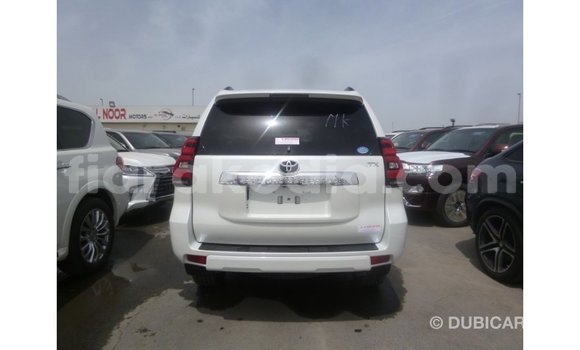 Acheter Import Voiture Toyota Prado Blanc à Import - Dubai, Diana Acheter Import Voiture Toyota Prado Blanc à Import - Dubai, Diana