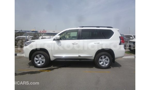 Acheter Import Voiture Toyota Prado Blanc à Import - Dubai, Diana Acheter Import Voiture Toyota Prado Blanc à Import - Dubai, Diana