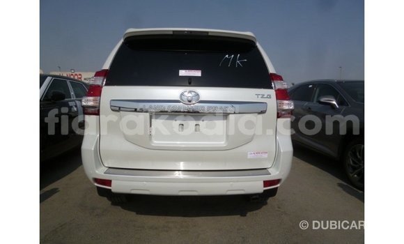 Acheter Import Voiture Toyota Prado Blanc à Import - Dubai, Diana Acheter Import Voiture Toyota Prado Blanc à Import - Dubai, Diana