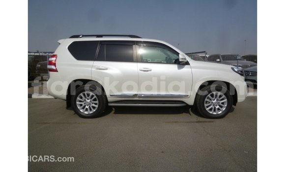 Acheter Import Voiture Toyota Prado Blanc à Import - Dubai, Diana Acheter Import Voiture Toyota Prado Blanc à Import - Dubai, Diana