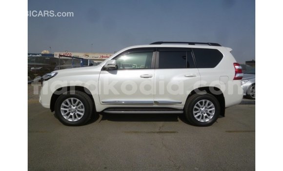 Acheter Import Voiture Toyota Prado Blanc à Import - Dubai, Diana Acheter Import Voiture Toyota Prado Blanc à Import - Dubai, Diana
