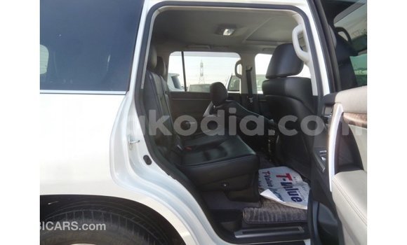 Acheter Import Voiture Toyota Land Cruiser Blanc à Import - Dubai, Diana Acheter Import Voiture Toyota Land Cruiser Blanc à Import - Dubai, Diana