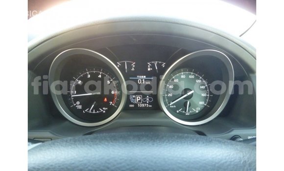 Acheter Import Voiture Toyota Land Cruiser Blanc à Import - Dubai, Diana Acheter Import Voiture Toyota Land Cruiser Blanc à Import - Dubai, Diana