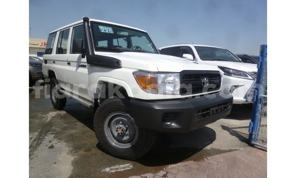 Acheter Import Voiture Toyota Land Cruiser Blanc à Import - Dubai, Diana Acheter Import Voiture Toyota Land Cruiser Blanc à Import - Dubai, Diana