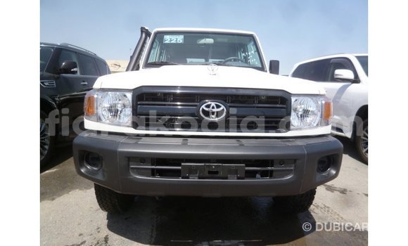 Acheter Import Voiture Toyota Land Cruiser Blanc à Import - Dubai, Diana Acheter Import Voiture Toyota Land Cruiser Blanc à Import - Dubai, Diana