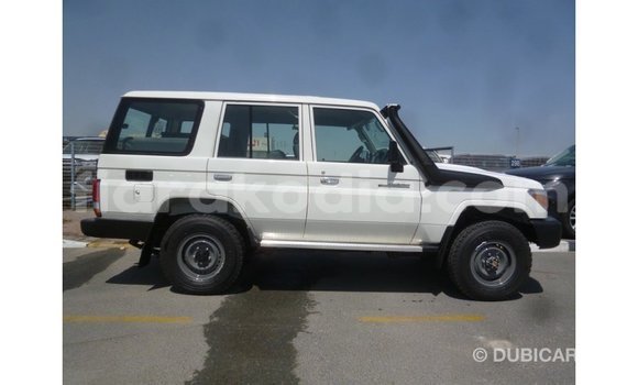Acheter Import Voiture Toyota Land Cruiser Blanc à Import - Dubai, Diana Acheter Import Voiture Toyota Land Cruiser Blanc à Import - Dubai, Diana