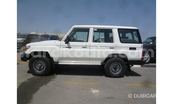 Acheter Import Voiture Toyota Land Cruiser Blanc à Import - Dubai, Diana Acheter Import Voiture Toyota Land Cruiser Blanc à Import - Dubai, Diana