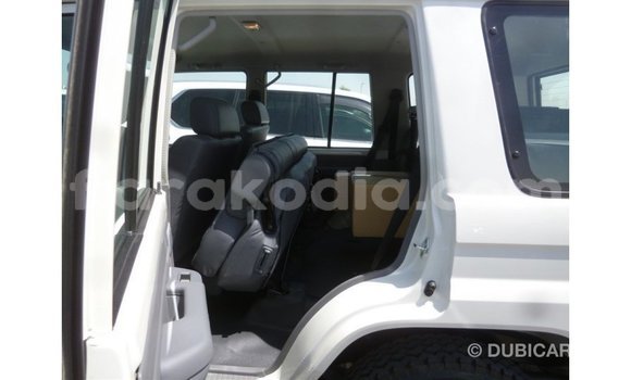 Acheter Import Voiture Toyota Land Cruiser Blanc à Import - Dubai, Diana Acheter Import Voiture Toyota Land Cruiser Blanc à Import - Dubai, Diana