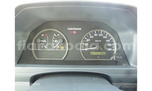 Acheter Import Voiture Toyota Land Cruiser Blanc à Import - Dubai, Diana Acheter Import Voiture Toyota Land Cruiser Blanc à Import - Dubai, Diana