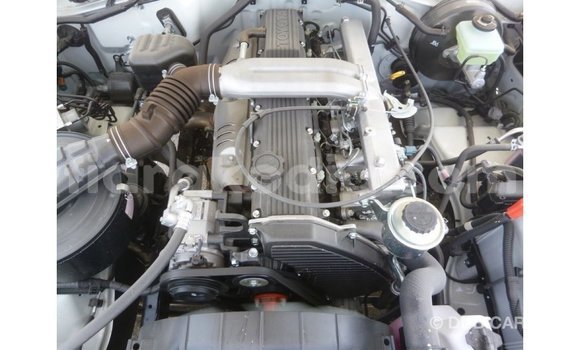 Acheter Import Voiture Toyota Land Cruiser Blanc à Import - Dubai, Diana Acheter Import Voiture Toyota Land Cruiser Blanc à Import - Dubai, Diana