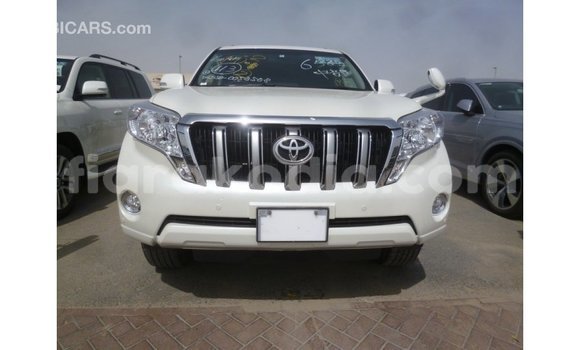 Acheter Import Voiture Toyota Prado Blanc à Import - Dubai, Diana Acheter Import Voiture Toyota Prado Blanc à Import - Dubai, Diana