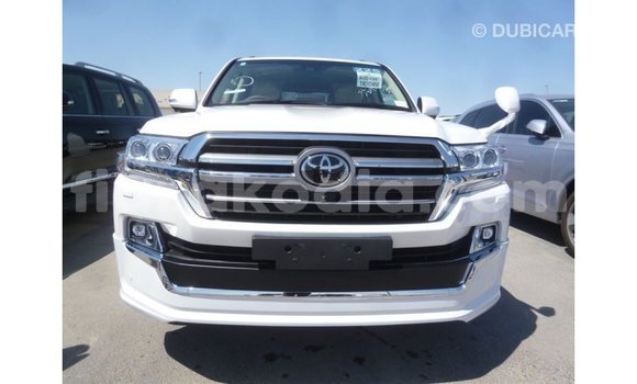 Acheter Import Voiture Toyota Land Cruiser Blanc à Import - Dubai, Diana Acheter Import Voiture Toyota Land Cruiser Blanc à Import - Dubai, Diana