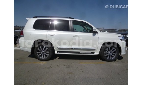 Acheter Import Voiture Toyota Land Cruiser Blanc à Import - Dubai, Diana Acheter Import Voiture Toyota Land Cruiser Blanc à Import - Dubai, Diana