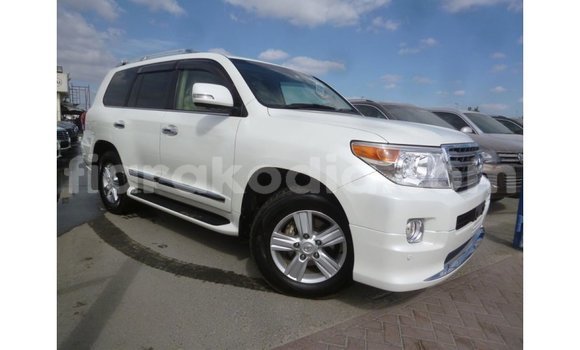Acheter Import Voiture Toyota Land Cruiser Blanc à Import - Dubai, Diana Acheter Import Voiture Toyota Land Cruiser Blanc à Import - Dubai, Diana