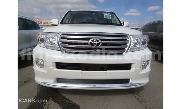 Acheter Import Voiture Toyota Land Cruiser Blanc à Import - Dubai, Diana Acheter Import Voiture Toyota Land Cruiser Blanc à Import - Dubai, Diana