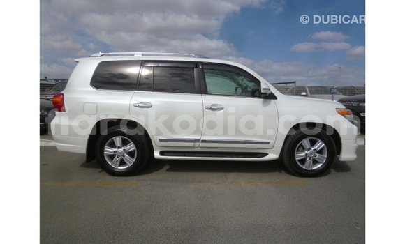 Acheter Import Voiture Toyota Land Cruiser Blanc à Import - Dubai, Diana Acheter Import Voiture Toyota Land Cruiser Blanc à Import - Dubai, Diana