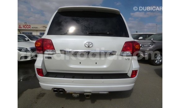 Acheter Import Voiture Toyota Land Cruiser Blanc à Import - Dubai, Diana Acheter Import Voiture Toyota Land Cruiser Blanc à Import - Dubai, Diana