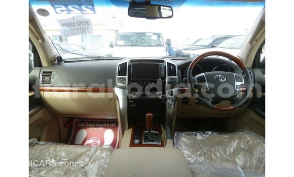 Acheter Import Voiture Toyota Land Cruiser Blanc à Import - Dubai, Diana Acheter Import Voiture Toyota Land Cruiser Blanc à Import - Dubai, Diana