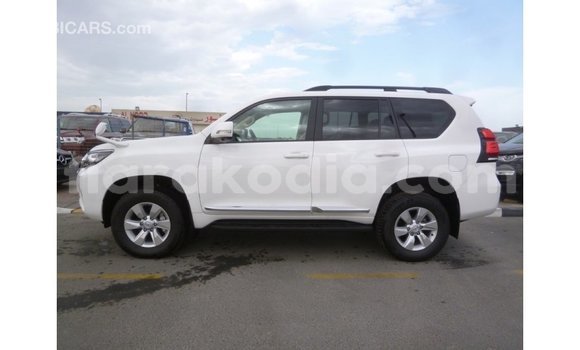 Acheter Import Voiture Toyota Prado Blanc à Import - Dubai, Diana Acheter Import Voiture Toyota Prado Blanc à Import - Dubai, Diana