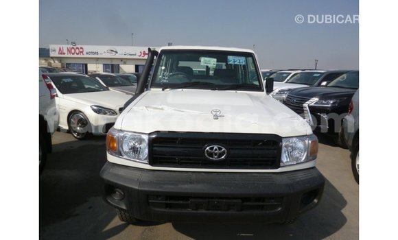 Acheter Import Voiture Toyota Land Cruiser Blanc à Import - Dubai, Diana Acheter Import Voiture Toyota Land Cruiser Blanc à Import - Dubai, Diana