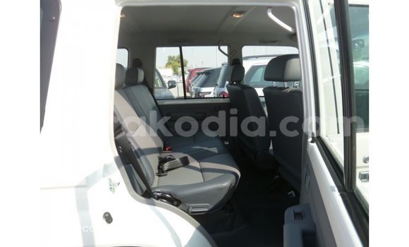 Acheter Import Voiture Toyota Land Cruiser Blanc à Import - Dubai, Diana Acheter Import Voiture Toyota Land Cruiser Blanc à Import - Dubai, Diana