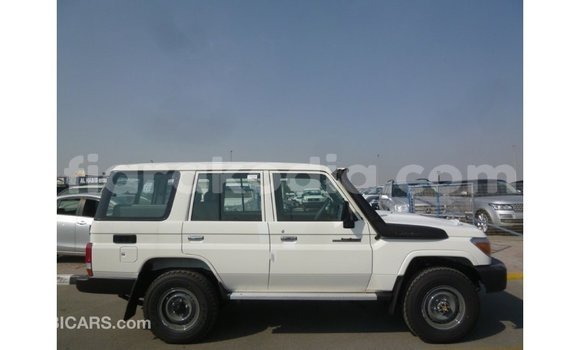 Acheter Import Voiture Toyota Land Cruiser Blanc à Import - Dubai, Diana Acheter Import Voiture Toyota Land Cruiser Blanc à Import - Dubai, Diana