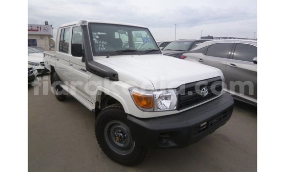 Acheter Import Voiture Toyota Land Cruiser Blanc à Import - Dubai, Diana Acheter Import Voiture Toyota Land Cruiser Blanc à Import - Dubai, Diana