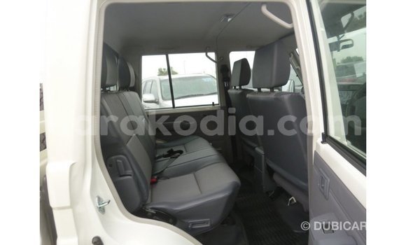 Acheter Import Voiture Toyota Land Cruiser Blanc à Import - Dubai, Diana Acheter Import Voiture Toyota Land Cruiser Blanc à Import - Dubai, Diana