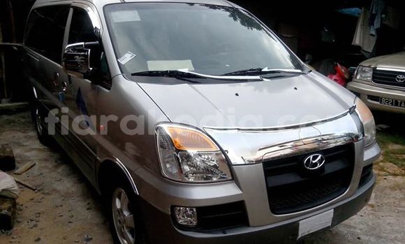 Hividy Hyundai Starex Silver Car in Antananarivo in Analamanga Hividy Hyundai Starex Silver Car in Antananarivo in Analamanga
