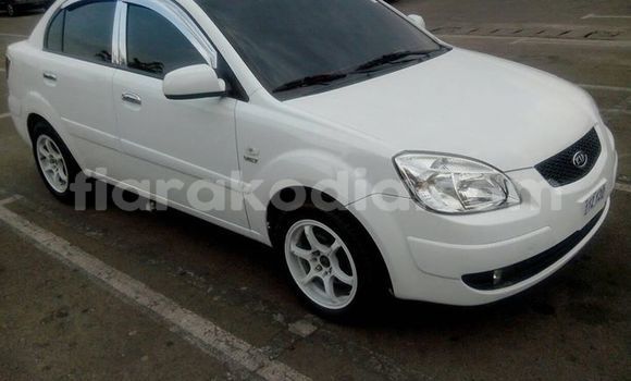 Comprar usados carro kia pride blanco en antananarivo en analamanga pride ficha tecnica Comprar usados carro kia pride blanco en antananarivo en analamanga