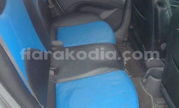 Hividy Kia Pride fotsy Car in Antananarivo in Analamanga Hividy Kia Pride fotsy Car in Antananarivo in Analamanga